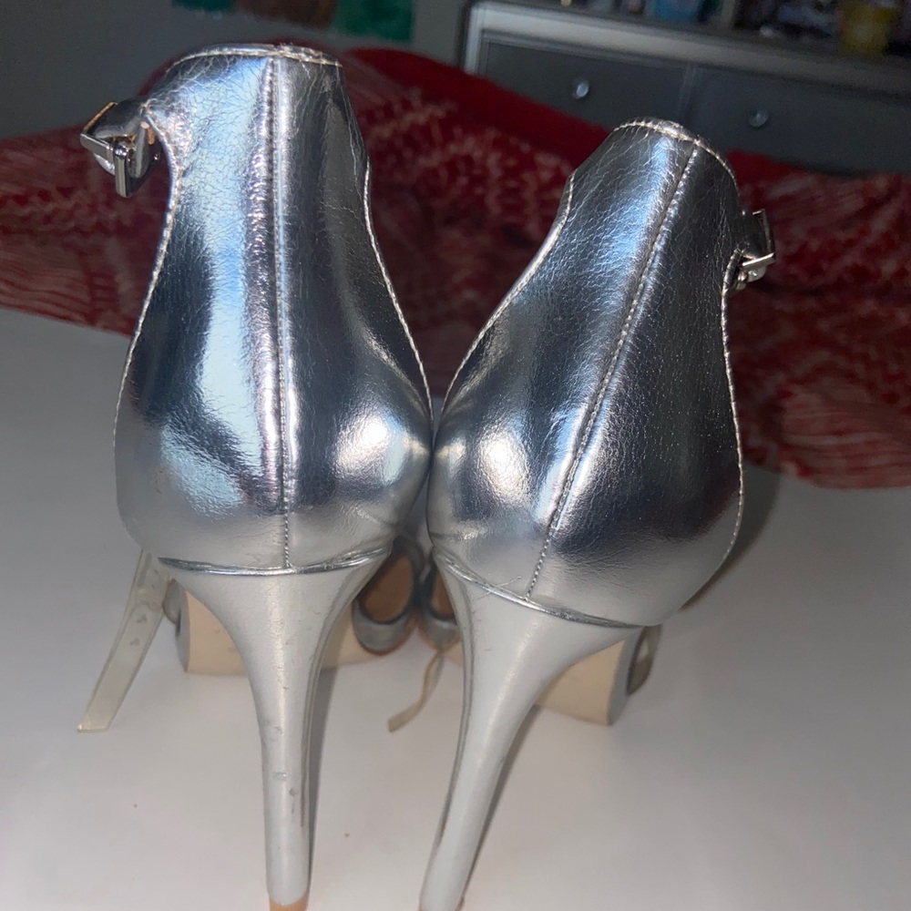 Shoes - Picture 4 of 4